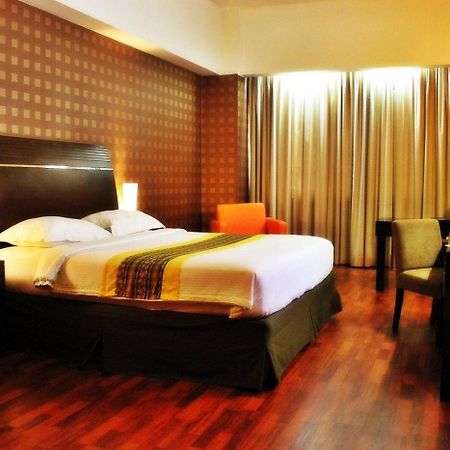 Grand Elite Hotel Pekanbaru Exterior foto