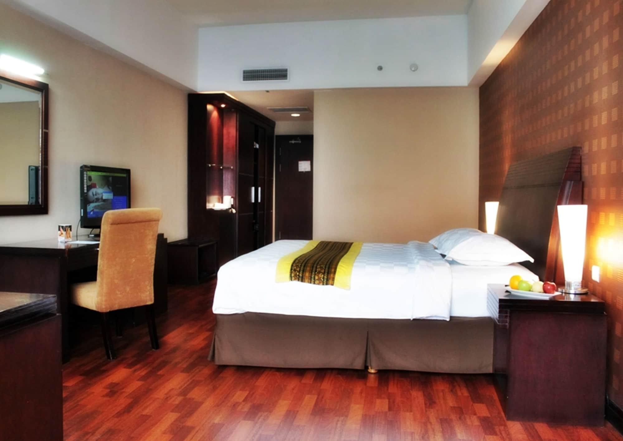 Grand Elite Hotel Pekanbaru Exterior foto