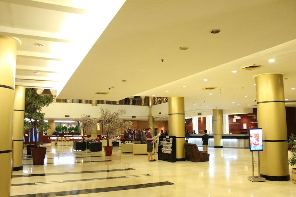 Grand Elite Hotel Pekanbaru Exterior foto