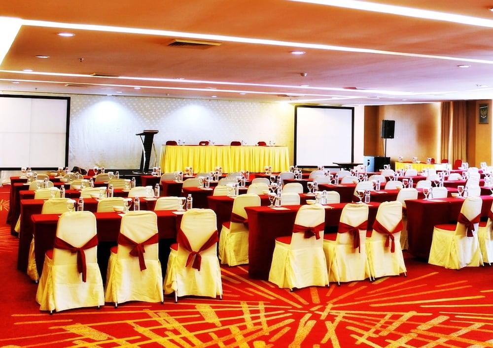 Grand Elite Hotel Pekanbaru Exterior foto