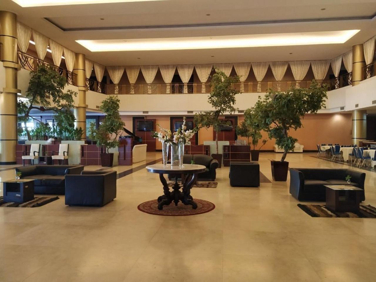 Grand Elite Hotel Pekanbaru Exterior foto