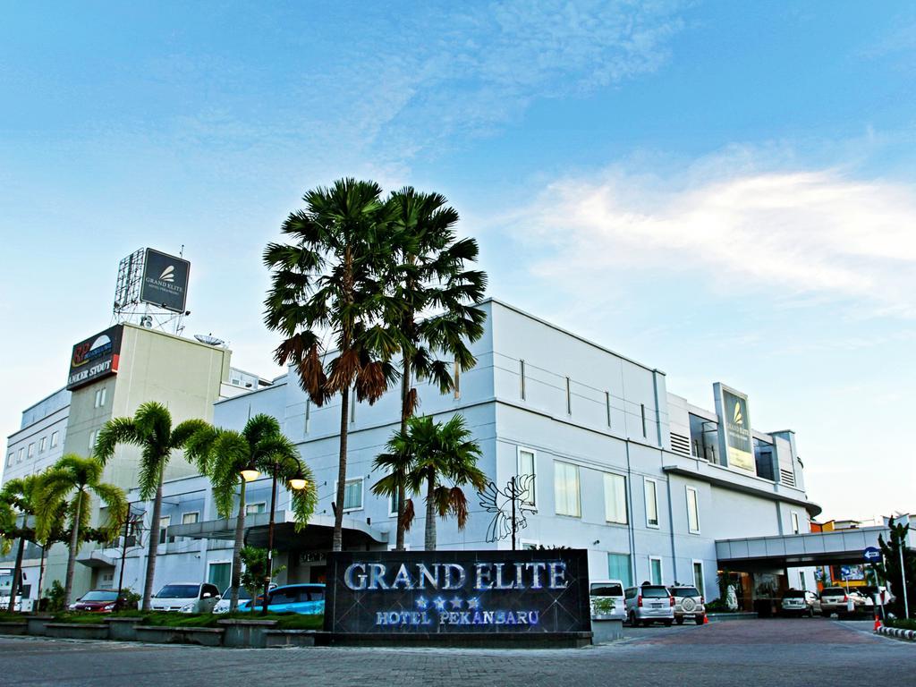 Grand Elite Hotel Pekanbaru Exterior foto