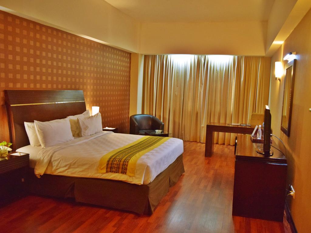 Grand Elite Hotel Pekanbaru Exterior foto