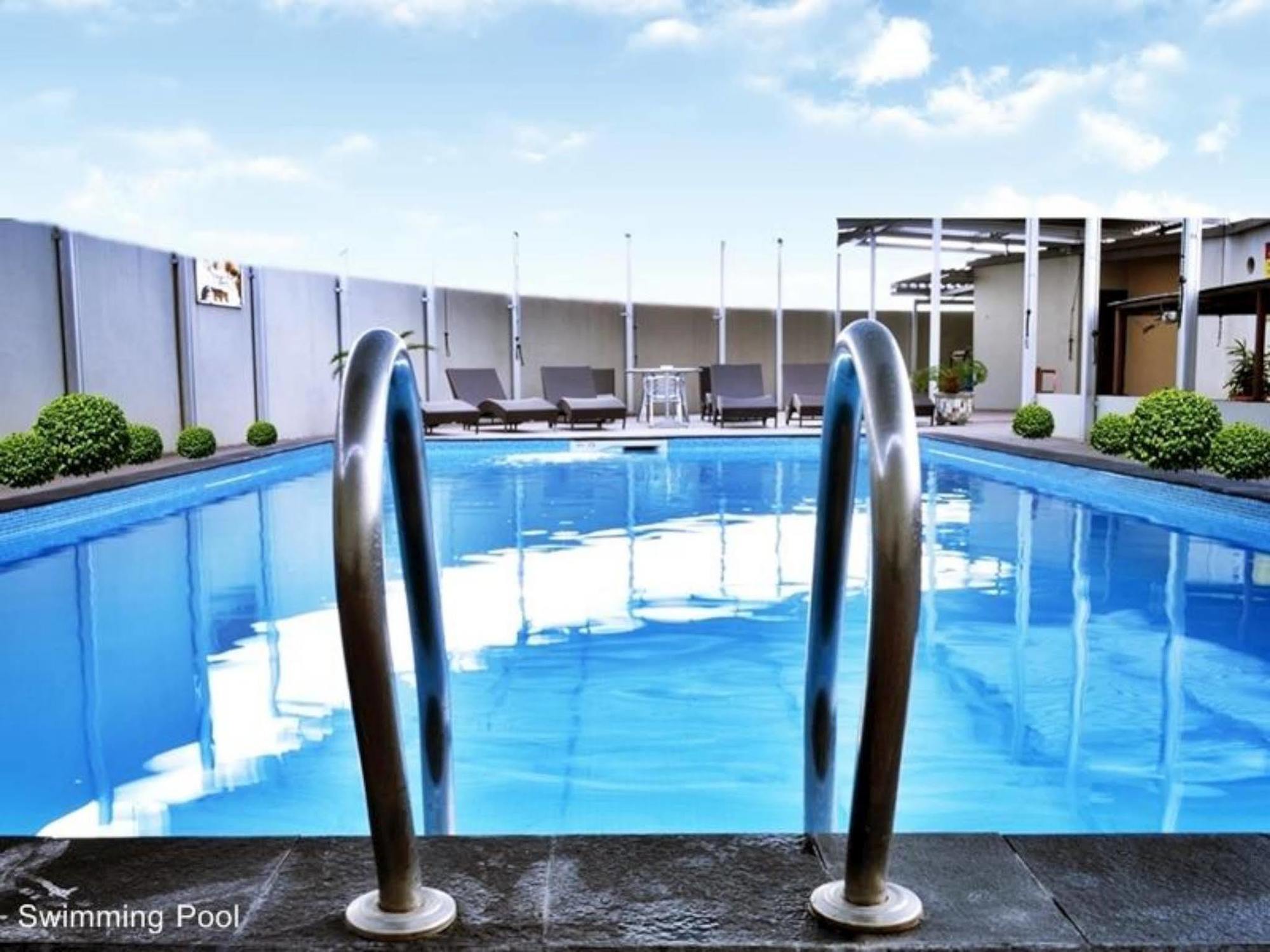Grand Elite Hotel Pekanbaru Exterior foto