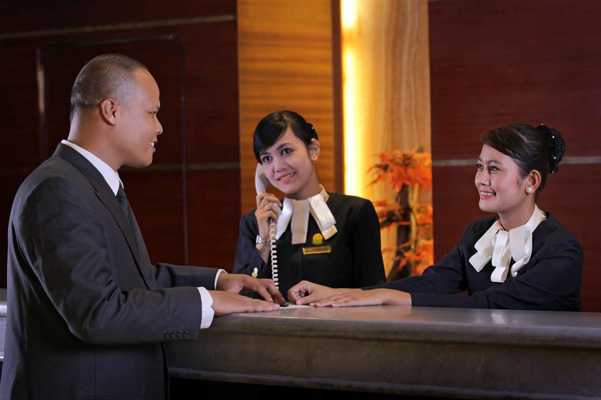 Grand Elite Hotel Pekanbaru Exterior foto